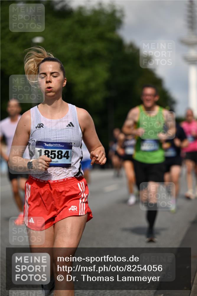 29.06.2025 - hella hamburg halbmarathon Dr. Thomas Lammeyer http://msf.ph/oto/8254056 29.06.2025 09:51:43 Kennedybrücke 1385, 1505, 1710, 1743, 2714, 2767, 3959, 4860, 5091, 5315, 5554, 5709, 6684, 6990, 7884, 10404, 10793, 10852, 10900 meine-sportfotos.de