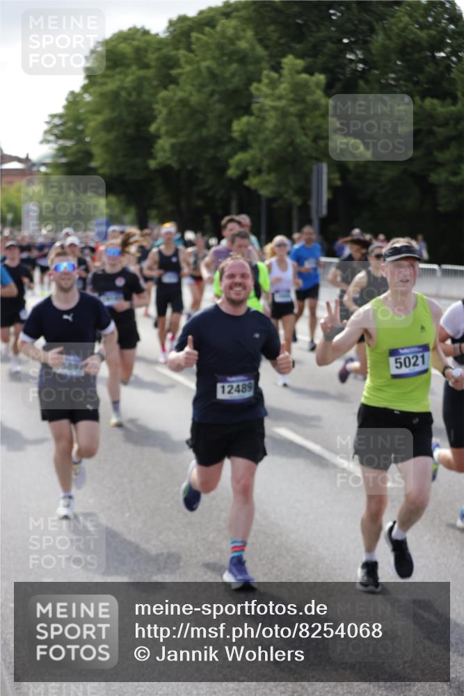 29.06.2025 - hella hamburg halbmarathon Jannik Wohlers http://msf.ph/oto/8254068 29.06.2025 09:56:53 Lombardsbrücke 1030, 1327, 1442, 1657, 2025, 2119, 2595, 2814, 2855, 3093, 3103, 3698, 4299, 4558, 4726, 5013, 5018, 5021, 5744, 6125, 6720, 6762, 6942, 7177, 7221, 7259, 7918, 8313, 8447, 8651, 9060, 9316, 10040, 10191, 10192, 10368, 10376, 10549, 10667, 11143, 11339, 11451, 11579, 11747, 11975, 12235, 12348, 12421, 12489, 12528, 12580, 13267, 13761, 13794, 14036, 14122, 14125, 14192, 14592, 14881, 15484, 15590, 15897, 16043, 16094, 16291, 16732, 16800, 17129 meine-sportfotos.de