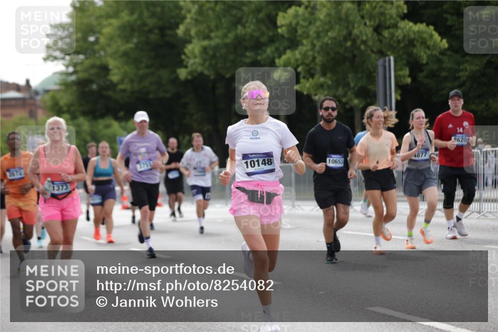 29.06.2025 - hella hamburg halbmarathon Jannik Wohlers http://msf.ph/oto/8254082 29.06.2025 10:31:23 Lombardsbrücke 1235, 1373, 1844, 1879, 2384, 2672, 2831, 2832, 3221, 3239, 3358, 3396, 3397, 3424, 3571, 3681, 3751, 4877, 4953, 5156, 5965, 6160, 6573, 6640, 6718, 6727, 7334, 7898, 8304, 8620, 8806, 9078, 9104, 9478, 9812, 9882, 9883, 10148, 10240, 10421, 10435, 10653, 11178, 12381, 12663, 12758, 14536, 14793, 15024, 15102, 15222, 15575, 16310, 16541, 17043, 17118, 17342, 17362, 18283, 18428, 18433, 18613, 18629, 18838, 19068, 19233 meine-sportfotos.de
