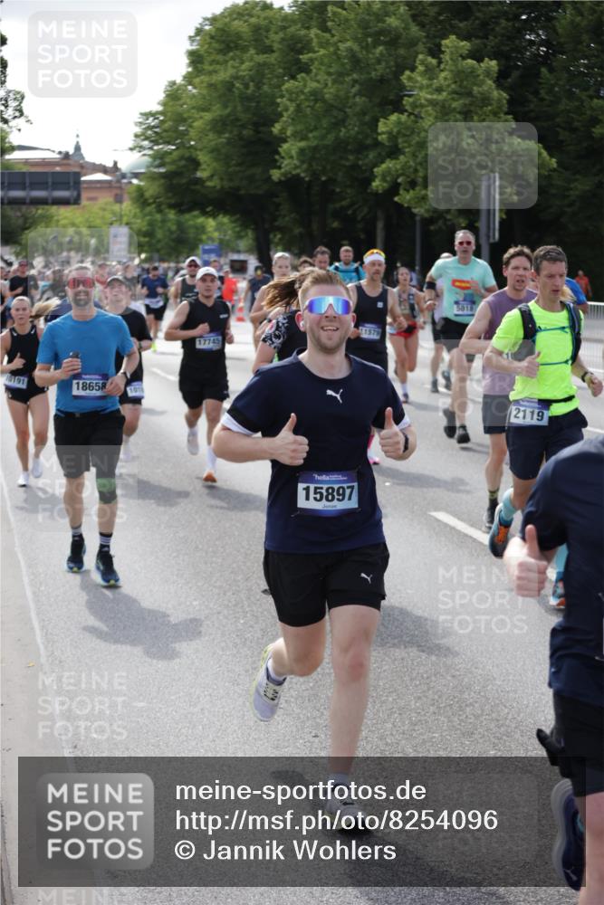 29.06.2025 - hella hamburg halbmarathon Jannik Wohlers http://msf.ph/oto/8254096 29.06.2025 09:56:54 Lombardsbrücke 1030, 1327, 1442, 2025, 2119, 2595, 2814, 2855, 3048, 3093, 3103, 3698, 4299, 4558, 4726, 5013, 5018, 5021, 5744, 6125, 6720, 6762, 6942, 7177, 7221, 7259, 7918, 8447, 8651, 9060, 9316, 10191, 10192, 10368, 10376, 10549, 10667, 11143, 11339, 11451, 11579, 11747, 12235, 12348, 12421, 12489, 12528, 12580, 13267, 13761, 13794, 14036, 14122, 14125, 14192, 14592, 14881, 15484, 15590, 15720, 15897, 16043, 16094, 16291, 16732, 16800, 17129 meine-sportfotos.de