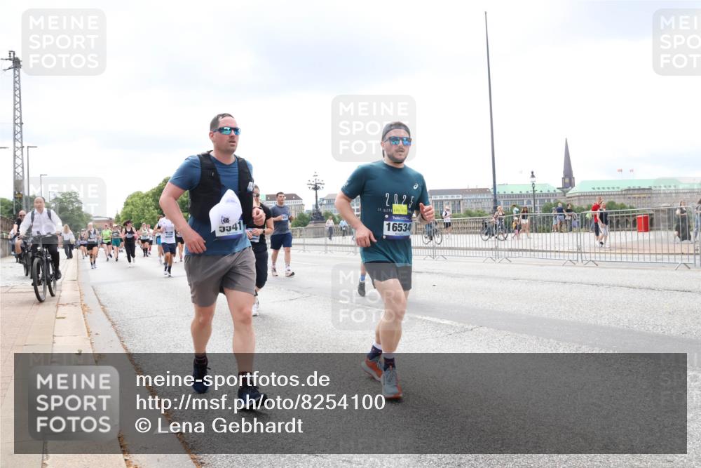 29.06.2025 - hella hamburg halbmarathon Lena Gebhardt http://msf.ph/oto/8254100 29.06.2025 11:07:52 Lombardsbrücke 1574, 1638, 1769, 1829, 2312, 2314, 2764, 2796, 2867, 3032, 3442, 3595, 3853, 3855, 3866, 3867, 4226, 4250, 4406, 4567, 4573, 4899, 4988, 5270, 5398, 5401, 5439, 5541, 5704, 5725, 5726, 5819, 5896, 6070, 6258, 6357, 6586, 6728, 6778, 6779, 6780, 6928, 7194, 7218, 7441, 7560, 7609, 7892, 8182, 8252, 8420, 8446, 8604, 8636, 8640, 8735, 9037, 9387, 9494, 9589, 9646, 9732, 10379, 10517, 10537, 10743, 11504, 11724, 12063, 12964, 15598, 15716, 18462 meine-sportfotos.de