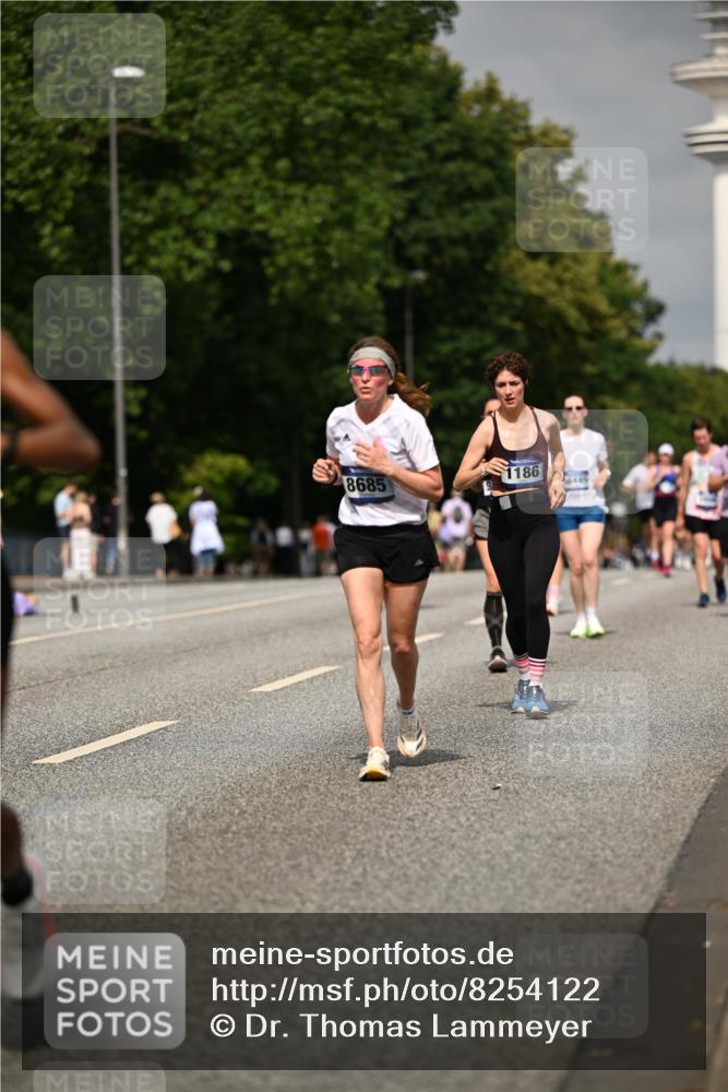 29.06.2025 - hella hamburg halbmarathon Dr. Thomas Lammeyer http://msf.ph/oto/8254122 29.06.2025 10:14:30 Kennedybrücke 1052, 1186, 1456, 5182, 5653, 5806, 7058, 8685, 9150, 9829, 9988 meine-sportfotos.de