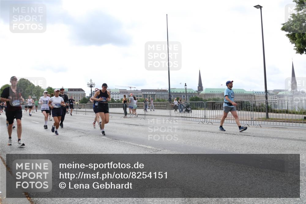 29.06.2025 - hella hamburg halbmarathon Lena Gebhardt http://msf.ph/oto/8254151 29.06.2025 10:34:17 Lombardsbrücke 1417, 1672, 1705, 1787, 2023, 2265, 2412, 2464, 2482, 2496, 2510, 2511, 2526, 2801, 2933, 3145, 3264, 3340, 3345, 3829, 3848, 4479, 4540, 4807, 4824, 4826, 5561, 5584, 5609, 5691, 6034, 6105, 6171, 6329, 6364, 6516, 6571, 6574, 6956, 7027, 7324, 7329, 7565, 7644, 8202, 8277, 8349, 8375, 8377, 8383, 8401, 8705, 8965, 9094, 9379, 9875, 9995, 10007, 10071, 10360, 10564, 11872, 13957, 16238, 16390, 16682, 16919, 17230, 18158, 18941 meine-sportfotos.de