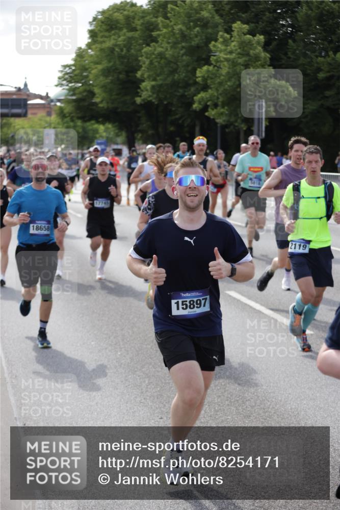 29.06.2025 - hella hamburg halbmarathon Jannik Wohlers http://msf.ph/oto/8254171 29.06.2025 09:56:54 Lombardsbrücke 1030, 1327, 1442, 2025, 2119, 2595, 2814, 2855, 3048, 3093, 3103, 3698, 4299, 4558, 4726, 5013, 5018, 5021, 5744, 6125, 6720, 6762, 6942, 7177, 7221, 7259, 7918, 8447, 8651, 9060, 9316, 10191, 10192, 10368, 10376, 10549, 10667, 11143, 11339, 11451, 11579, 11747, 12235, 12348, 12421, 12489, 12528, 12580, 13267, 13761, 13794, 14036, 14122, 14125, 14192, 14592, 14881, 15484, 15590, 15720, 15897, 16043, 16094, 16291, 16732, 16800, 17129 meine-sportfotos.de