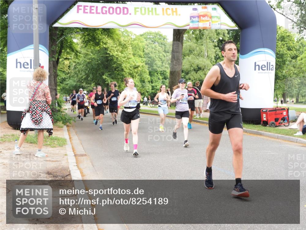 29.06.2025 - hella hamburg halbmarathon MichiJ http://msf.ph/oto/8254189 29.06.2025 10:52:25 Zwischen KM18-KM19 1062, 3328, 7760, 8171, 8219, 8894, 10402, 16911 meine-sportfotos.de