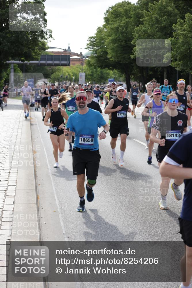 29.06.2025 - hella hamburg halbmarathon Jannik Wohlers http://msf.ph/oto/8254206 29.06.2025 09:56:55 Lombardsbrücke 1030, 1327, 1442, 2025, 2119, 2595, 2814, 2855, 3048, 3093, 3103, 3698, 4299, 4558, 4726, 5013, 5018, 5021, 5744, 6125, 6720, 6762, 6795, 6942, 7177, 7221, 7259, 7918, 8447, 9316, 10191, 10192, 10368, 10376, 10549, 10667, 11143, 11339, 11451, 11579, 11747, 12235, 12348, 12421, 12489, 12528, 12580, 12840, 13761, 13794, 14122, 14125, 14192, 14881, 15484, 15590, 15720, 15897, 16043, 16094, 16291, 16732, 16800, 17129, 17179 meine-sportfotos.de