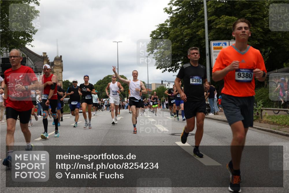 29.06.2025 - hella hamburg halbmarathon Yannick Fuchs http://msf.ph/oto/8254234 29.06.2025 10:48:07 20KM 1267, 1422, 1442, 1549, 1870, 2432, 3103, 3310, 3898, 4299, 5259, 6260, 6294, 6356, 6374, 7129, 7395, 7478, 7973, 8223, 8285, 8394, 9032, 9380, 9791, 9922, 10040, 11009, 11430, 11789, 12213, 12321, 12607, 13147, 13794, 13803, 13869, 14026, 14239, 14702, 15113, 15146, 16092, 16574, 16623, 16750, 16780, 17482, 17740, 17765, 18308, 18450, 18514, 18612, 18759, 19067, 19177 meine-sportfotos.de