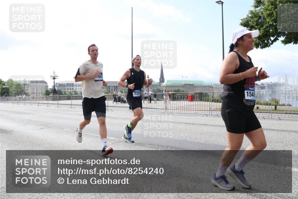 29.06.2025 - hella hamburg halbmarathon Lena Gebhardt http://msf.ph/oto/8254240 29.06.2025 10:10:36 Lombardsbrücke 1186, 1573, 4389, 5182, 5440, 5990, 5991, 7042, 7250, 7333, 7636, 7685, 8219, 8890, 9169, 9681, 9816, 9829, 11027, 11180, 11355, 11887, 11904, 11905, 12008, 12426, 12629, 13588, 13594, 13797, 13825, 13901, 14679, 14822, 15214, 15409, 16166, 16344, 16639, 16808, 16872, 17148, 17532, 17730, 18949, 19023 meine-sportfotos.de