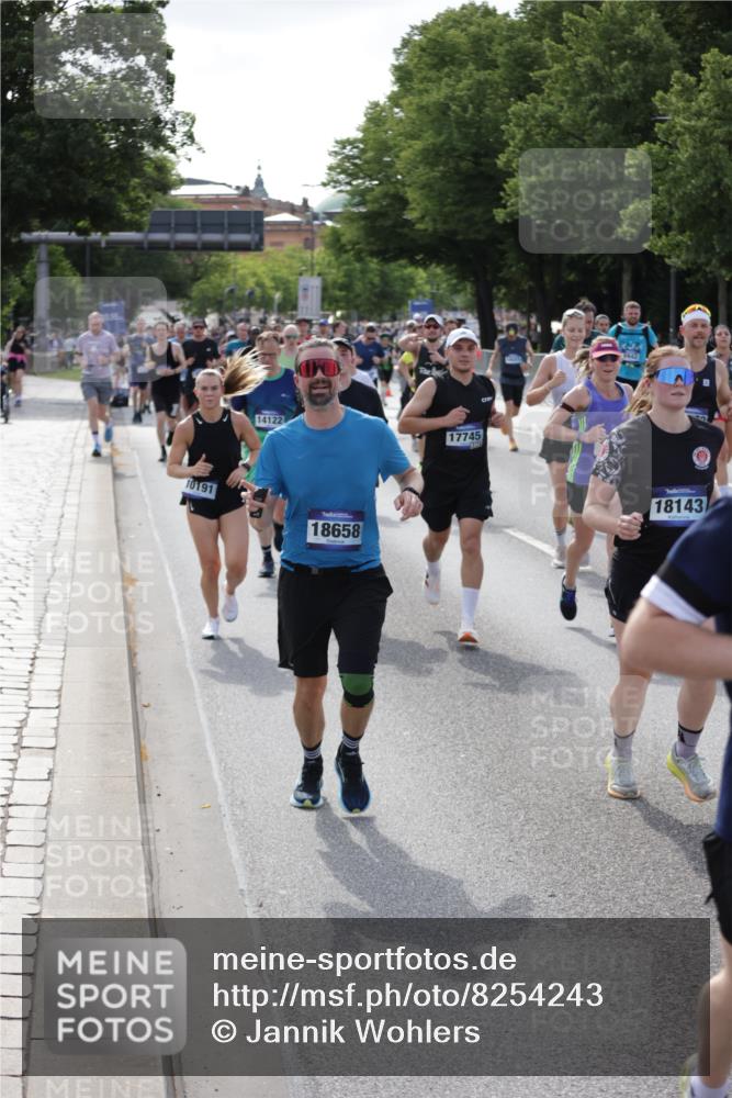 29.06.2025 - hella hamburg halbmarathon Jannik Wohlers http://msf.ph/oto/8254243 29.06.2025 09:56:55 Lombardsbrücke 1030, 1327, 1442, 2025, 2119, 2595, 2814, 2855, 3048, 3093, 3103, 3698, 4299, 4558, 4726, 5013, 5018, 5021, 5744, 6125, 6720, 6762, 6795, 6942, 7177, 7221, 7259, 7918, 8447, 9316, 10191, 10192, 10368, 10376, 10549, 10667, 11143, 11339, 11451, 11579, 11747, 12235, 12348, 12421, 12489, 12528, 12580, 12840, 13761, 13794, 14122, 14125, 14192, 14881, 15484, 15590, 15720, 15897, 16043, 16094, 16291, 16732, 16800, 17129, 17179 meine-sportfotos.de