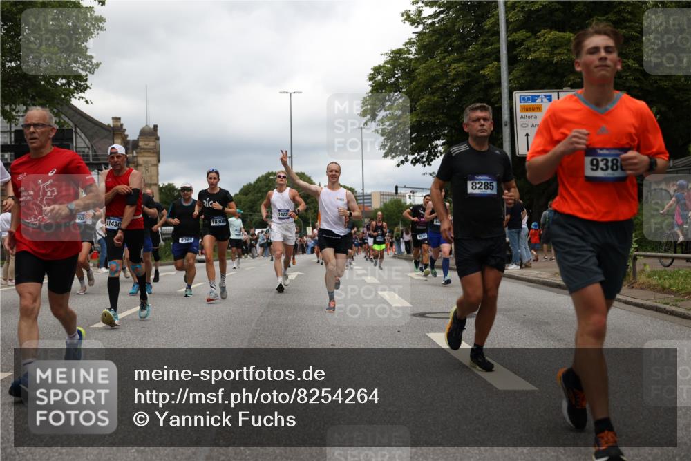 29.06.2025 - hella hamburg halbmarathon Yannick Fuchs http://msf.ph/oto/8254264 29.06.2025 10:48:07 20KM 1267, 1422, 1442, 1549, 1870, 2432, 3103, 3310, 3898, 4299, 5259, 6260, 6294, 6356, 6374, 7129, 7395, 7478, 7973, 8223, 8285, 8394, 9032, 9380, 9791, 9922, 10040, 11009, 11430, 11789, 12213, 12321, 12607, 13147, 13794, 13803, 13869, 14026, 14239, 14702, 15113, 15146, 16092, 16574, 16623, 16750, 16780, 17482, 17740, 17765, 18308, 18450, 18514, 18612, 18759, 19067, 19177 meine-sportfotos.de