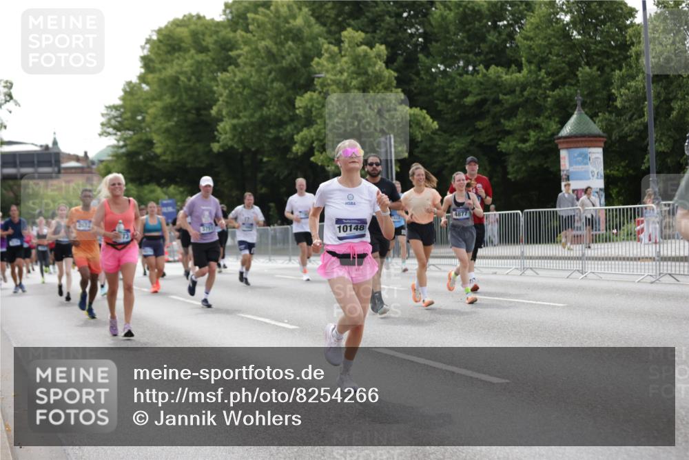 29.06.2025 - hella hamburg halbmarathon Jannik Wohlers http://msf.ph/oto/8254266 29.06.2025 10:31:24 Lombardsbrücke 1235, 1373, 1844, 1879, 2384, 2672, 2831, 2832, 3221, 3239, 3358, 3396, 3397, 3424, 3571, 3681, 3751, 4877, 5156, 5965, 6160, 6640, 6718, 6727, 7334, 7898, 8304, 8620, 8806, 9078, 9104, 9478, 9812, 9882, 9883, 10148, 10421, 10435, 10653, 11178, 12381, 12663, 12758, 14536, 14793, 15102, 16310, 16541, 17043, 17118, 17342, 17362, 18283, 18428, 18433, 18613, 18629, 18838, 19068, 19233 meine-sportfotos.de