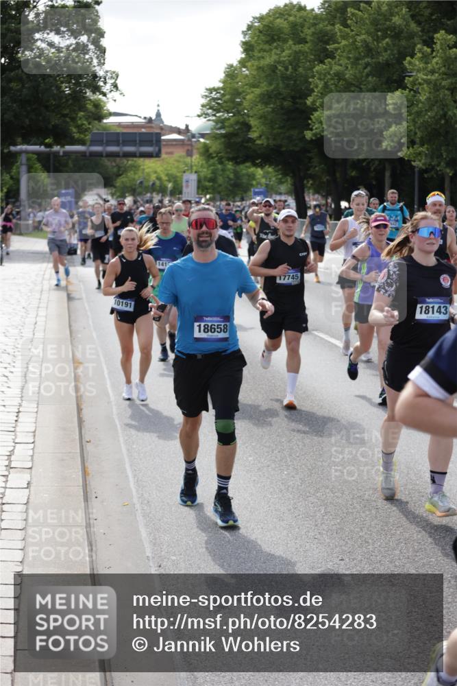 29.06.2025 - hella hamburg halbmarathon Jannik Wohlers http://msf.ph/oto/8254283 29.06.2025 09:56:55 Lombardsbrücke 1030, 1327, 1442, 2025, 2119, 2595, 2814, 2855, 3048, 3093, 3103, 3698, 4299, 4558, 4726, 5013, 5018, 5021, 5744, 6125, 6720, 6762, 6795, 6942, 7177, 7221, 7259, 7918, 8447, 9316, 10191, 10192, 10368, 10376, 10549, 10667, 11143, 11339, 11451, 11579, 11747, 12235, 12348, 12421, 12489, 12528, 12580, 12840, 13761, 13794, 14122, 14125, 14192, 14881, 15484, 15590, 15720, 15897, 16043, 16094, 16291, 16732, 16800, 17129, 17179 meine-sportfotos.de
