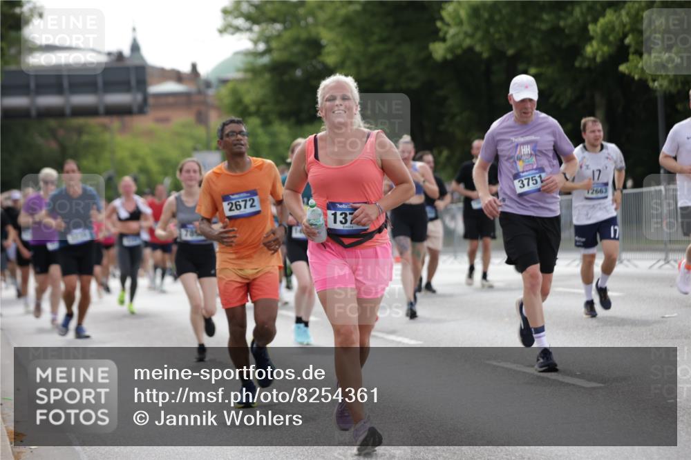 29.06.2025 - hella hamburg halbmarathon Jannik Wohlers http://msf.ph/oto/8254361 29.06.2025 10:31:25 Lombardsbrücke 1235, 1373, 1844, 1879, 2384, 2672, 2831, 2832, 3221, 3239, 3358, 3396, 3397, 3424, 3571, 3681, 3751, 3752, 4877, 5156, 5965, 6160, 6640, 6718, 6727, 7334, 7816, 7898, 8304, 8620, 8806, 9078, 9104, 9478, 9812, 9882, 9883, 10148, 10421, 10435, 10653, 11178, 12319, 12381, 12663, 12758, 14536, 14793, 15102, 16310, 16541, 17043, 17118, 17342, 17362, 18283, 18428, 18433, 18613, 18629, 18838, 19068, 19233 meine-sportfotos.de