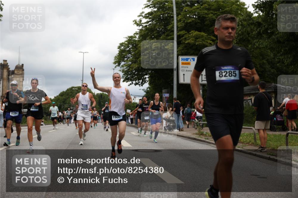 29.06.2025 - hella hamburg halbmarathon Yannick Fuchs http://msf.ph/oto/8254380 29.06.2025 10:48:07 20KM 1267, 1422, 1442, 1549, 1870, 2432, 3103, 3310, 3898, 4299, 5259, 6260, 6294, 6356, 6374, 7129, 7395, 7478, 7973, 8223, 8285, 8394, 9032, 9380, 9791, 9922, 10040, 11009, 11430, 11789, 12213, 12321, 12607, 13147, 13794, 13803, 13869, 14026, 14239, 14702, 15113, 15146, 16092, 16574, 16623, 16750, 16780, 17482, 17740, 17765, 18308, 18450, 18514, 18612, 18759, 19067, 19177 meine-sportfotos.de
