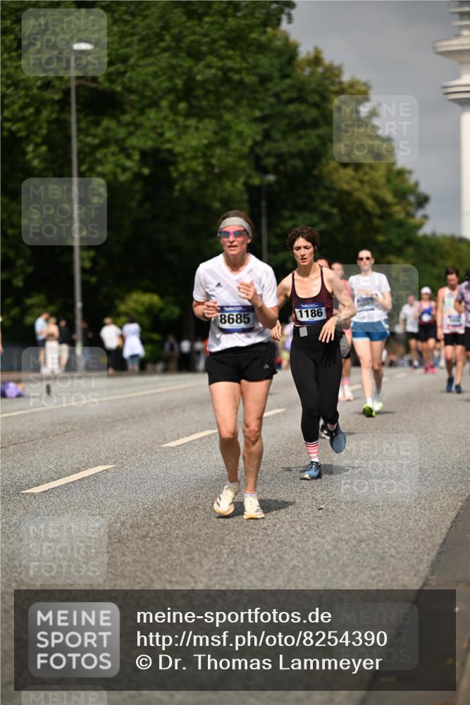 29.06.2025 - hella hamburg halbmarathon Dr. Thomas Lammeyer http://msf.ph/oto/8254390 29.06.2025 10:14:30 Kennedybrücke 1052, 1186, 1456, 5182, 5653, 5806, 7058, 8685, 9150, 9829, 9988 meine-sportfotos.de
