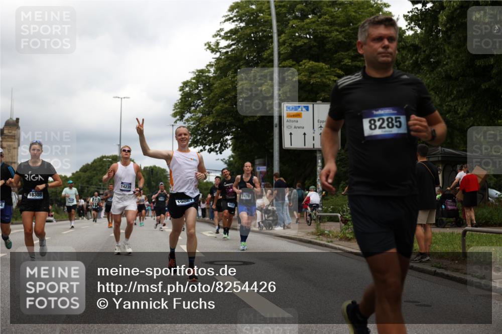 29.06.2025 - hella hamburg halbmarathon Yannick Fuchs http://msf.ph/oto/8254426 29.06.2025 10:48:08 20KM 1267, 1422, 1442, 1549, 1815, 1870, 2432, 3103, 3310, 3898, 4299, 5259, 6260, 6294, 6356, 6374, 6994, 7129, 7395, 7478, 7973, 8223, 8285, 8394, 9032, 9380, 9791, 9922, 10040, 11009, 11430, 11789, 12213, 12321, 12607, 13147, 13794, 13803, 13869, 14026, 14239, 14702, 15113, 15146, 16092, 16574, 16623, 16750, 16780, 17482, 17740, 17765, 18308, 18450, 18514, 18612, 18759, 19067, 19177 meine-sportfotos.de