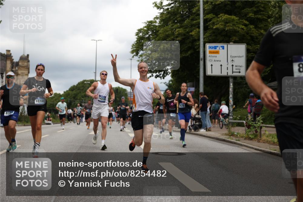 29.06.2025 - hella hamburg halbmarathon Yannick Fuchs http://msf.ph/oto/8254482 29.06.2025 10:48:08 20KM 1267, 1422, 1442, 1549, 1815, 1870, 2432, 3103, 3310, 3898, 4299, 5259, 6260, 6294, 6356, 6374, 6994, 7129, 7395, 7478, 7973, 8223, 8285, 8394, 9032, 9380, 9791, 9922, 10040, 11009, 11430, 11789, 12213, 12321, 12607, 13147, 13794, 13803, 13869, 14026, 14239, 14702, 15113, 15146, 16092, 16574, 16623, 16750, 16780, 17482, 17740, 17765, 18308, 18450, 18514, 18612, 18759, 19067, 19177 meine-sportfotos.de