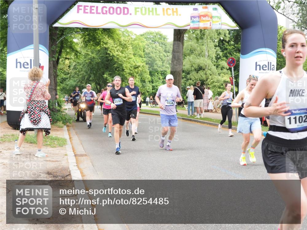 29.06.2025 - hella hamburg halbmarathon MichiJ http://msf.ph/oto/8254485 29.06.2025 10:52:27 Zwischen KM18-KM19 1034, 1062, 3112, 3328, 5464, 7760, 8171, 8219, 11027, 14022, 16355, 16847, 16911 meine-sportfotos.de