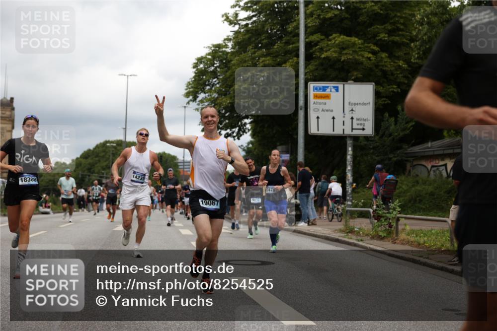 29.06.2025 - hella hamburg halbmarathon Yannick Fuchs http://msf.ph/oto/8254525 29.06.2025 10:48:08 20KM 1267, 1422, 1442, 1549, 1815, 1870, 2432, 3103, 3310, 3898, 4299, 5259, 6260, 6294, 6356, 6374, 6994, 7129, 7395, 7478, 7973, 8223, 8285, 8394, 9032, 9380, 9791, 9922, 10040, 11009, 11430, 11789, 12213, 12321, 12607, 13147, 13794, 13803, 13869, 14026, 14239, 14702, 15113, 15146, 16092, 16574, 16623, 16750, 16780, 17482, 17740, 17765, 18308, 18450, 18514, 18612, 18759, 19067, 19177 meine-sportfotos.de