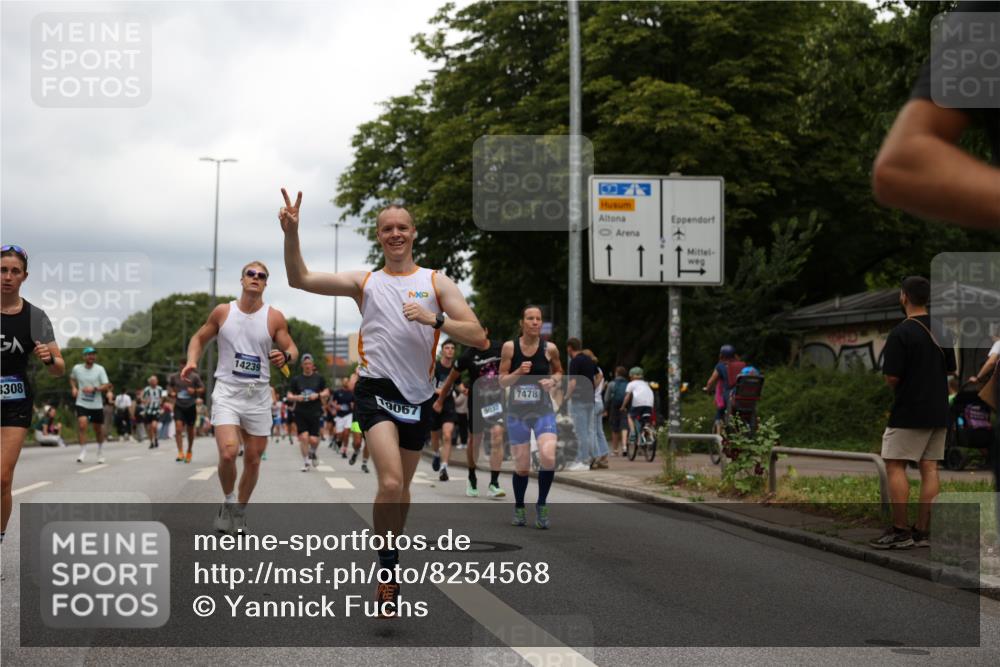 29.06.2025 - hella hamburg halbmarathon Yannick Fuchs http://msf.ph/oto/8254568 29.06.2025 10:48:08 20KM 1267, 1422, 1442, 1549, 1815, 1870, 2432, 3103, 3310, 3898, 4299, 5259, 6260, 6294, 6356, 6374, 6994, 7129, 7395, 7478, 7973, 8223, 8285, 8394, 9032, 9380, 9791, 9922, 10040, 11009, 11430, 11789, 12213, 12321, 12607, 13147, 13794, 13803, 13869, 14026, 14239, 14702, 15113, 15146, 16092, 16574, 16623, 16750, 16780, 17482, 17740, 17765, 18308, 18450, 18514, 18612, 18759, 19067, 19177 meine-sportfotos.de