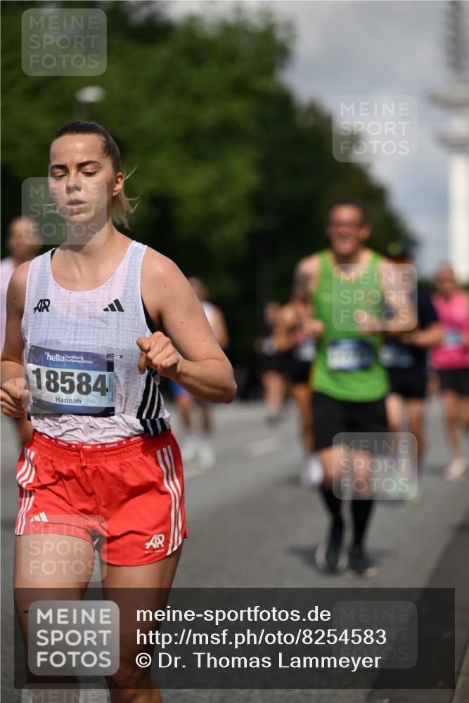 29.06.2025 - hella hamburg halbmarathon Dr. Thomas Lammeyer http://msf.ph/oto/8254583 29.06.2025 09:51:43 Kennedybrücke 1385, 1505, 1710, 1743, 2714, 2767, 3959, 4860, 5091, 5315, 5554, 5709, 6684, 6990, 7884, 10404, 10793, 10852, 10900 meine-sportfotos.de