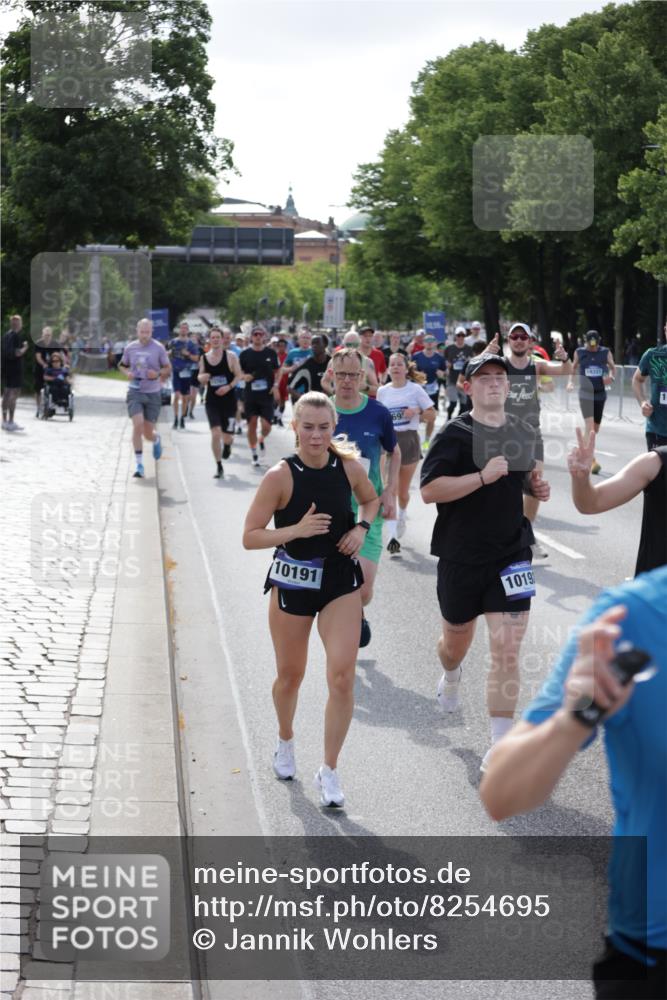 29.06.2025 - hella hamburg halbmarathon Jannik Wohlers http://msf.ph/oto/8254695 29.06.2025 09:56:56 Lombardsbrücke 1030, 1327, 1442, 2025, 2119, 2252, 2595, 2814, 2855, 3048, 3093, 3103, 3698, 4299, 4558, 4986, 5013, 5018, 5021, 5744, 6125, 6720, 6762, 6795, 6942, 7177, 7221, 7259, 7742, 7918, 8447, 9316, 10191, 10192, 10368, 10376, 10549, 10667, 11143, 11339, 11451, 11579, 11747, 12235, 12348, 12421, 12489, 12528, 12580, 12840, 13761, 13794, 14122, 14125, 14192, 14881, 15480, 15484, 15720, 15897, 16043, 16094, 16291, 16732, 16800, 17129, 17130, 17179 meine-sportfotos.de