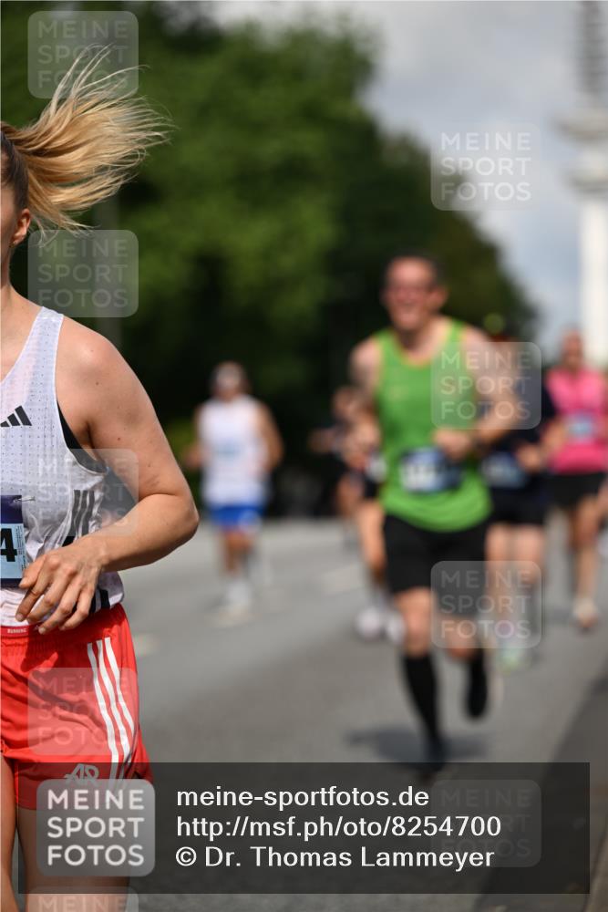 29.06.2025 - hella hamburg halbmarathon Dr. Thomas Lammeyer http://msf.ph/oto/8254700 29.06.2025 09:51:43 Kennedybrücke 1385, 1505, 1710, 1743, 2714, 2767, 3959, 4860, 5091, 5315, 5554, 5709, 6684, 6990, 7884, 10404, 10793, 10852, 10900 meine-sportfotos.de