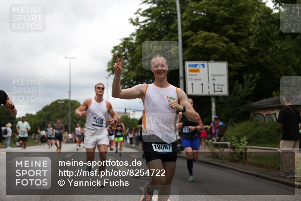 29.06.2025 - hella hamburg halbmarathon Yannick Fuchs http://msf.ph/oto/8254722 29.06.2025 10:48:08 20KM 1267, 1422, 1442, 1549, 1815, 1870, 2432, 3103, 3310, 3898, 4299, 5259, 6260, 6294, 6356, 6374, 6994, 7129, 7395, 7478, 7973, 8223, 8285, 8394, 9032, 9380, 9791, 9922, 10040, 11009, 11430, 11789, 12213, 12321, 12607, 13147, 13794, 13803, 13869, 14026, 14239, 14702, 15113, 15146, 16092, 16574, 16623, 16750, 16780, 17482, 17740, 17765, 18308, 18450, 18514, 18612, 18759, 19067, 19177 meine-sportfotos.de