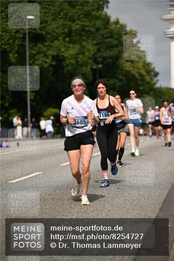 29.06.2025 - hella hamburg halbmarathon Dr. Thomas Lammeyer http://msf.ph/oto/8254727 29.06.2025 10:14:31 Kennedybrücke 1052, 1186, 1456, 5182, 5653, 5806, 7058, 8685, 9150, 9829 meine-sportfotos.de