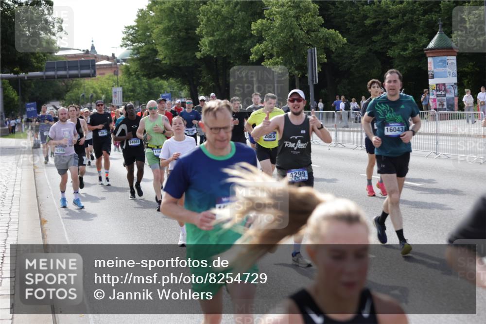 29.06.2025 - hella hamburg halbmarathon Jannik Wohlers http://msf.ph/oto/8254729 29.06.2025 09:56:58 Lombardsbrücke 1030, 1086, 1327, 1442, 2119, 2252, 2595, 2814, 2855, 3048, 3096, 3103, 3698, 4299, 4558, 4986, 5013, 5018, 5021, 5024, 5633, 5744, 6125, 6720, 6762, 6795, 6942, 7221, 7259, 7397, 7742, 8447, 9316, 10191, 10192, 10368, 10376, 10549, 10667, 11143, 11339, 11430, 11579, 12235, 12348, 12421, 12440, 12489, 12580, 12607, 12840, 13761, 13794, 14122, 14192, 14737, 14881, 15480, 15484, 15720, 15897, 16043, 16094, 16291, 16800, 17129, 17130, 17179 meine-sportfotos.de