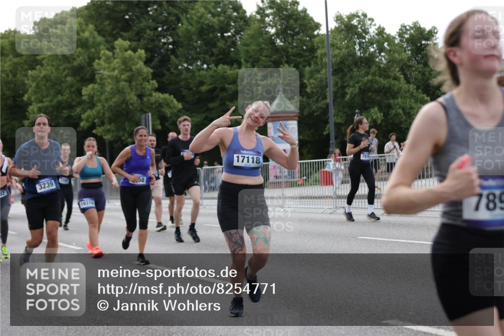 29.06.2025 - hella hamburg halbmarathon Jannik Wohlers http://msf.ph/oto/8254771 29.06.2025 10:31:31 Lombardsbrücke 1235, 1311, 1373, 1879, 2384, 2672, 2831, 2832, 3221, 3239, 3358, 3751, 3752, 4877, 5156, 5601, 6160, 6718, 6727, 7295, 7334, 7344, 7695, 7789, 7816, 7898, 8304, 8538, 8620, 9078, 9104, 9478, 10148, 10653, 11178, 12319, 12663, 12755, 13026, 14536, 14793, 15102, 16200, 16310, 17118, 17342, 18283, 18369, 18428, 18433, 18629, 18838, 18931 meine-sportfotos.de