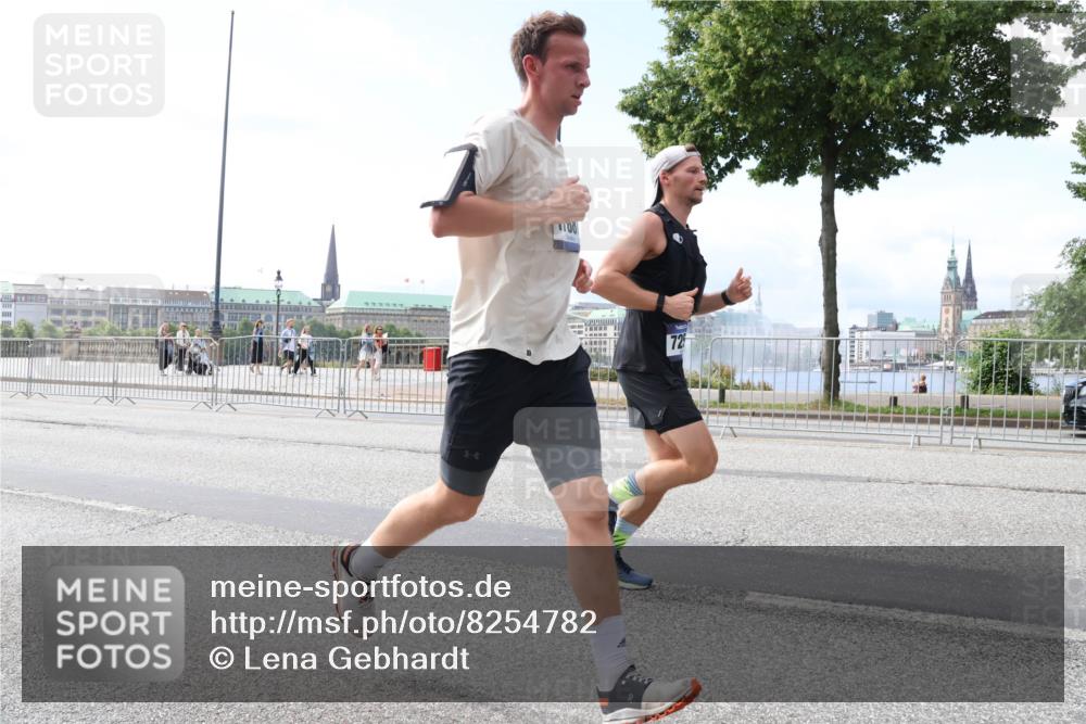 29.06.2025 - hella hamburg halbmarathon Lena Gebhardt http://msf.ph/oto/8254782 29.06.2025 10:10:37 Lombardsbrücke 1166, 1186, 1573, 4389, 5182, 5440, 5990, 5991, 7042, 7250, 7333, 7636, 7685, 8219, 8890, 9169, 9681, 9816, 9829, 11180, 11355, 11887, 11904, 11905, 12008, 12426, 12629, 13588, 13594, 13797, 13825, 13901, 14679, 14822, 15214, 15409, 16166, 16344, 16639, 16808, 16872, 17148, 17532, 17730, 18949, 19023 meine-sportfotos.de