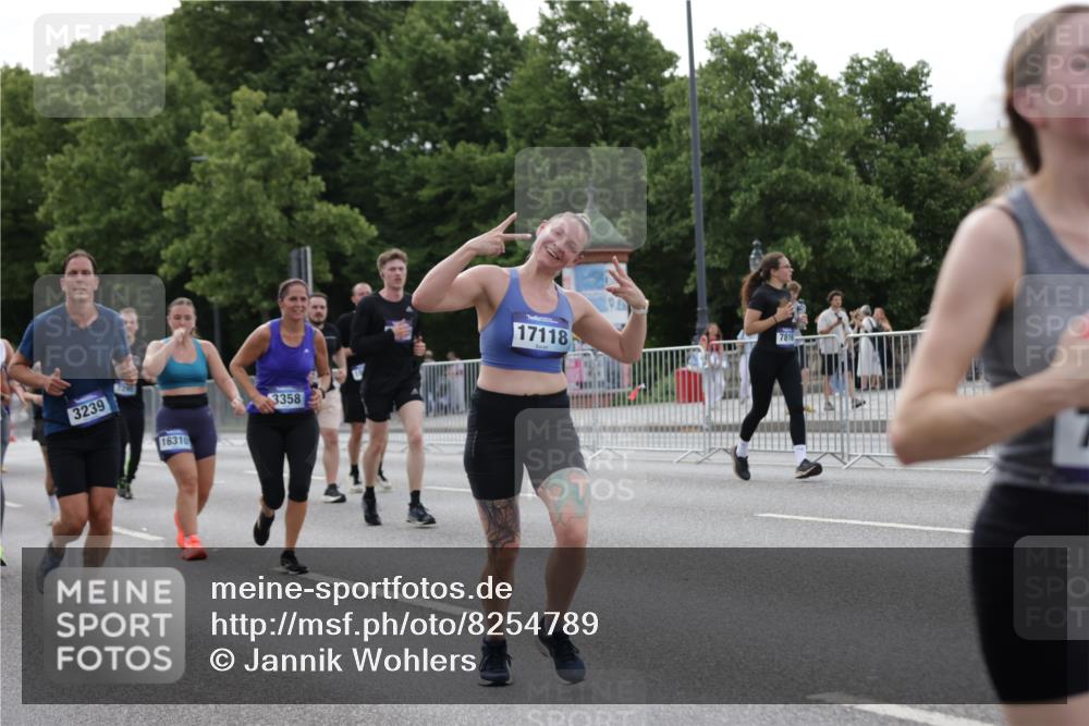 29.06.2025 - hella hamburg halbmarathon Jannik Wohlers http://msf.ph/oto/8254789 29.06.2025 10:31:31 Lombardsbrücke 1235, 1311, 1373, 1879, 2384, 2672, 2831, 2832, 3221, 3239, 3358, 3751, 3752, 4877, 5156, 5601, 6160, 6718, 6727, 7295, 7334, 7344, 7695, 7789, 7816, 7898, 8304, 8538, 8620, 9078, 9104, 9478, 10148, 10653, 11178, 12319, 12663, 12755, 13026, 14536, 14793, 15102, 16200, 16310, 17118, 17342, 18283, 18369, 18428, 18433, 18629, 18838, 18931 meine-sportfotos.de
