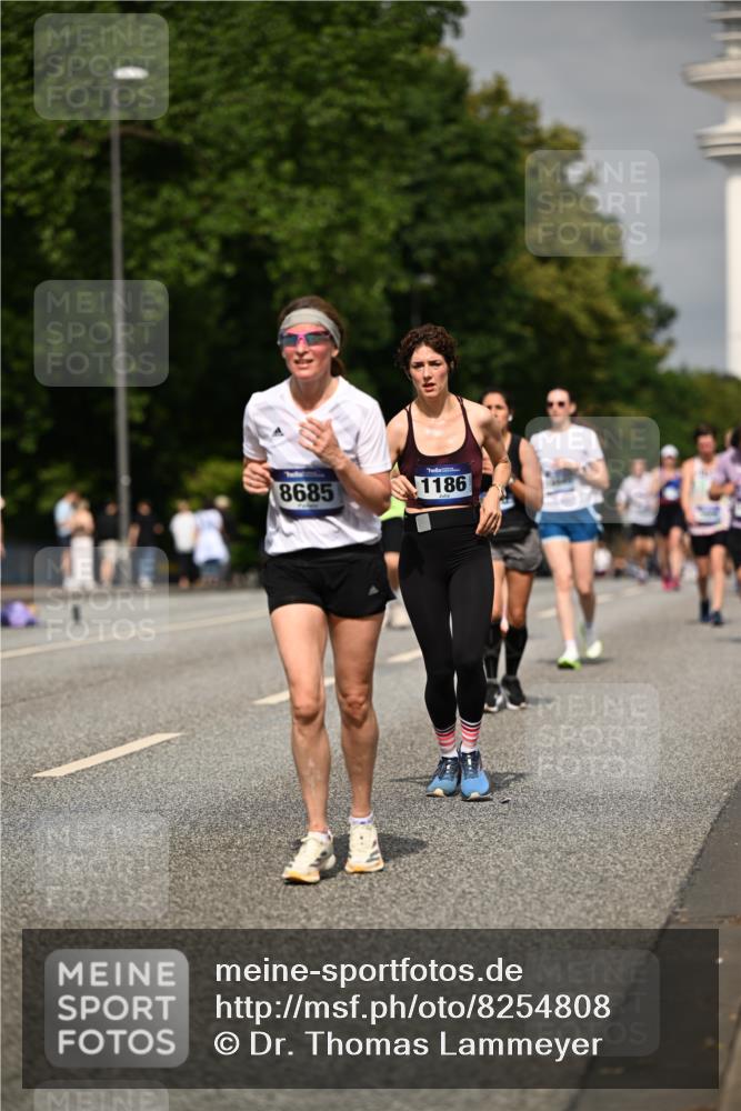 29.06.2025 - hella hamburg halbmarathon Dr. Thomas Lammeyer http://msf.ph/oto/8254808 29.06.2025 10:14:31 Kennedybrücke 1052, 1186, 1456, 5182, 5653, 5806, 7058, 8685, 9150, 9829 meine-sportfotos.de