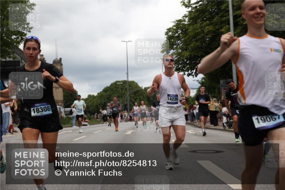 29.06.2025 - hella hamburg halbmarathon Yannick Fuchs http://msf.ph/oto/8254813 29.06.2025 10:48:09 20KM 1422, 1442, 1549, 1815, 1870, 2432, 3103, 3310, 3898, 4299, 5259, 6260, 6294, 6356, 6374, 6994, 7129, 7395, 7478, 7973, 8223, 8285, 8394, 8798, 9032, 9380, 9791, 9922, 10040, 11009, 11430, 11789, 12213, 12321, 12362, 12607, 13147, 13794, 13803, 13869, 14026, 14239, 14702, 14818, 15113, 15146, 15156, 15169, 16092, 16574, 16623, 16750, 16780, 17482, 17740, 17765, 18308, 18450, 18514, 18612, 18759, 19067, 19177 meine-sportfotos.de