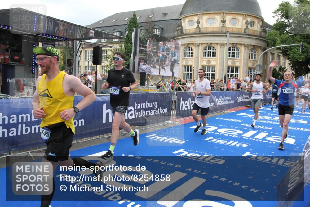 29.06.2025 - hella hamburg halbmarathon Michael Strokosch http://msf.ph/oto/8254858 29.06.2025 10:50:34 Ziel 1750, 3414, 4127, 5447, 6282, 7397, 8153, 8576, 11214, 11455, 12624, 13812, 14626, 15803, 16806, 17179, 17247, 17319, 18006, 18394 meine-sportfotos.de