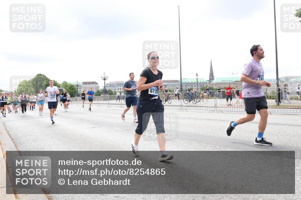 29.06.2025 - hella hamburg halbmarathon Lena Gebhardt http://msf.ph/oto/8254865 29.06.2025 11:07:54 Lombardsbrücke 1574, 1638, 1769, 1829, 2312, 2314, 2764, 2796, 2867, 3032, 3442, 3595, 3853, 3855, 3866, 3867, 4226, 4250, 4406, 4461, 4567, 4573, 4899, 4988, 5270, 5398, 5401, 5439, 5541, 5704, 5725, 5726, 5896, 6070, 6258, 6357, 6586, 6728, 6778, 6779, 6780, 6928, 7194, 7218, 7441, 7560, 7609, 7892, 8182, 8252, 8420, 8446, 8604, 8636, 8640, 8735, 9037, 9387, 9494, 9589, 9646, 10379, 10517, 10537, 10743, 11504, 11724, 12063, 12964, 15598, 15716, 18462 meine-sportfotos.de