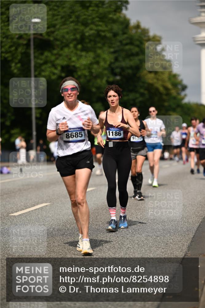 29.06.2025 - hella hamburg halbmarathon Dr. Thomas Lammeyer http://msf.ph/oto/8254898 29.06.2025 10:14:32 Kennedybrücke 1052, 1186, 1456, 5182, 5653, 5806, 7058, 8685, 9150, 9829 meine-sportfotos.de
