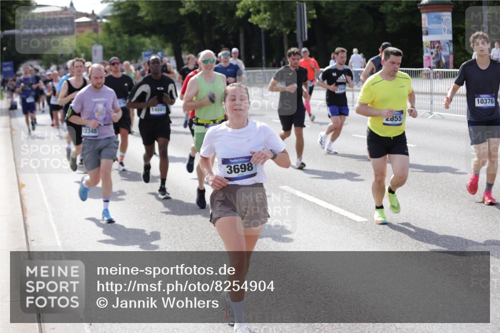 29.06.2025 - hella hamburg halbmarathon Jannik Wohlers http://msf.ph/oto/8254904 29.06.2025 09:56:59 Lombardsbrücke 1030, 1086, 1193, 1327, 1442, 2119, 2252, 2444, 2595, 2814, 2855, 3048, 3096, 3103, 3698, 4299, 4558, 4986, 5013, 5018, 5021, 5024, 5633, 6125, 6720, 6762, 6795, 6942, 7221, 7259, 7397, 7742, 8447, 9316, 10191, 10192, 10215, 10368, 10376, 10549, 10667, 11143, 11339, 11430, 11579, 12235, 12348, 12421, 12440, 12489, 12580, 12607, 12840, 13761, 13794, 14122, 14192, 14737, 14881, 15480, 15484, 15720, 15897, 16043, 16094, 16800, 17129, 17130, 17179 meine-sportfotos.de