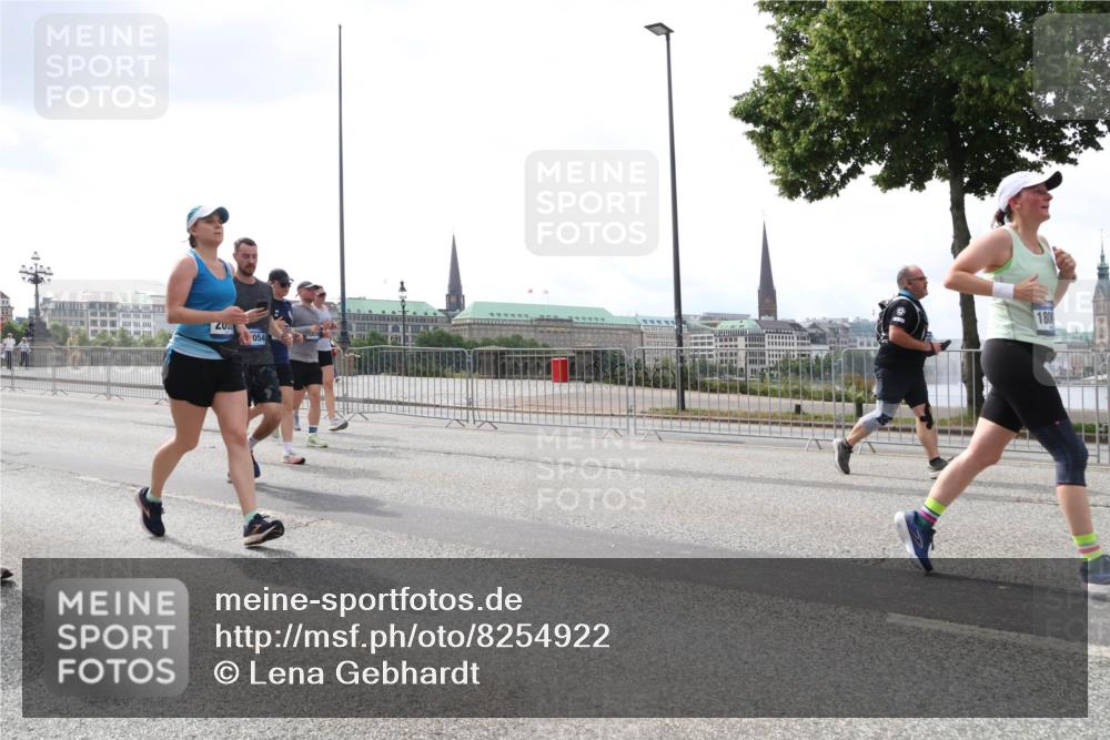 29.06.2025 - hella hamburg halbmarathon Lena Gebhardt http://msf.ph/oto/8254922 29.06.2025 10:45:49 Lombardsbrücke 1004, 1033, 1060, 1085, 1100, 1104, 1421, 1426, 1555, 1713, 1854, 1867, 1868, 1983, 2008, 2216, 2217, 2398, 2522, 2550, 2657, 2664, 2773, 2917, 2954, 2965, 2973, 3357, 3377, 4104, 4223, 4224, 4306, 4317, 4388, 4572, 5044, 5339, 5635, 5703, 5769, 5770, 5892, 5949, 6133, 6150, 6333, 6392, 6623, 6911, 6922, 7268, 7283, 7356, 7530, 7541, 7605, 7859, 7894, 8745, 9120, 9121, 9426, 9620, 10030, 10182, 10225, 10327, 10329, 10367, 10511, 11358 meine-sportfotos.de