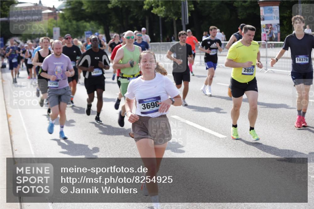29.06.2025 - hella hamburg halbmarathon Jannik Wohlers http://msf.ph/oto/8254925 29.06.2025 09:57:00 Lombardsbrücke 1030, 1086, 1193, 1327, 1422, 1442, 2119, 2252, 2444, 2595, 2814, 2855, 3048, 3096, 3103, 3698, 4299, 4558, 4986, 5013, 5018, 5021, 5024, 5633, 6125, 6720, 6762, 6795, 6942, 7221, 7397, 7742, 7930, 7932, 8447, 9316, 10191, 10192, 10215, 10368, 10376, 10549, 10667, 11143, 11339, 11430, 11579, 12235, 12348, 12421, 12440, 12489, 12580, 12607, 12840, 13761, 13794, 14122, 14192, 14737, 14881, 15480, 15484, 15720, 15897, 16043, 16800, 17129, 17130, 17179 meine-sportfotos.de