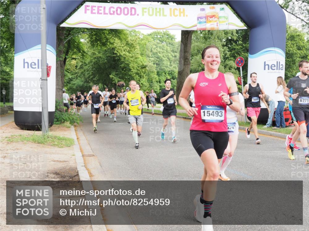 29.06.2025 - hella hamburg halbmarathon MichiJ http://msf.ph/oto/8254959 29.06.2025 10:29:18 Zwischen KM18-KM19 1912, 2568, 2797, 4303, 5050, 6495, 6771, 9640, 9979, 11767, 12292, 13457, 15493, 15542, 16580, 18192, 18573, 18802 meine-sportfotos.de