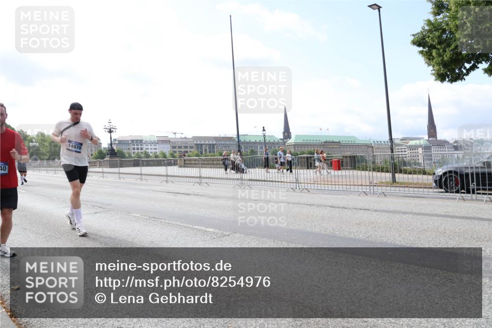 29.06.2025 - hella hamburg halbmarathon Lena Gebhardt http://msf.ph/oto/8254976 29.06.2025 10:10:37 Lombardsbrücke 1166, 1186, 1573, 4389, 5182, 5440, 5990, 5991, 7042, 7250, 7333, 7636, 7685, 8219, 8890, 9169, 9681, 9816, 9829, 11180, 11355, 11887, 11904, 11905, 12008, 12426, 12629, 13588, 13594, 13797, 13825, 13901, 14679, 14822, 15214, 15409, 16166, 16344, 16639, 16808, 16872, 17148, 17532, 17730, 18949, 19023 meine-sportfotos.de