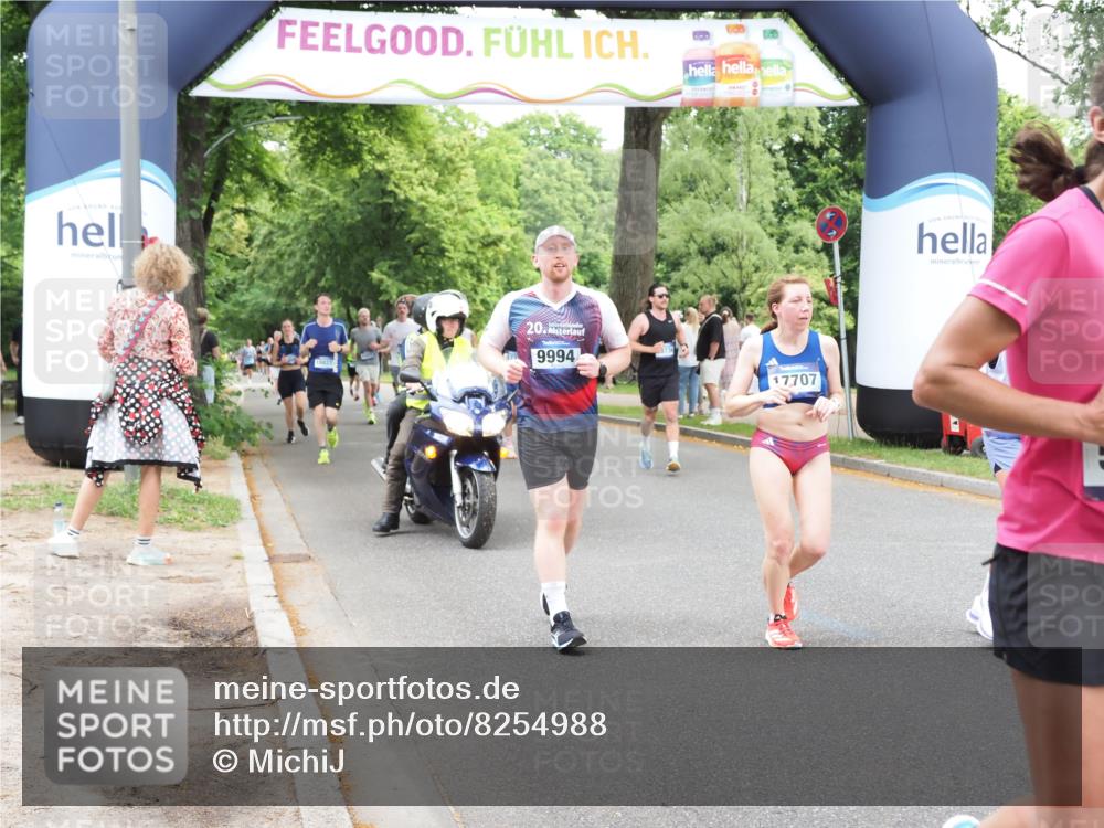29.06.2025 - hella hamburg halbmarathon MichiJ http://msf.ph/oto/8254988 29.06.2025 10:52:31 Zwischen KM18-KM19 1034, 3112, 5464, 6590, 7826, 8219, 8405, 9994, 11027, 14022, 16355, 16847, 16911, 17707 meine-sportfotos.de