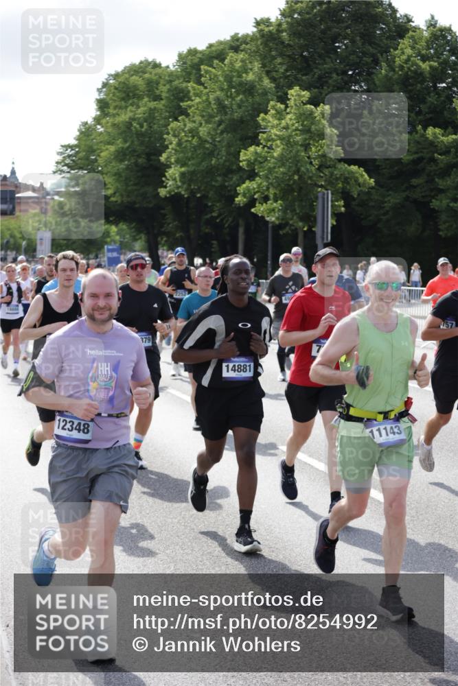 29.06.2025 - hella hamburg halbmarathon Jannik Wohlers http://msf.ph/oto/8254992 29.06.2025 09:57:01 Lombardsbrücke 1030, 1086, 1193, 1422, 1442, 2119, 2252, 2444, 2595, 2814, 2855, 3048, 3096, 3103, 3698, 4261, 4299, 4558, 4986, 5013, 5018, 5021, 5024, 5633, 5820, 5907, 6125, 6720, 6762, 6795, 6942, 7221, 7397, 7742, 7930, 7932, 8447, 9316, 10191, 10192, 10215, 10368, 10376, 10549, 10667, 11143, 11339, 11430, 11579, 12235, 12348, 12421, 12440, 12489, 12580, 12607, 12840, 13701, 13761, 13794, 14122, 14192, 14737, 14881, 15480, 15484, 15720, 15897, 16043, 16800, 17129, 17130, 17179 meine-sportfotos.de