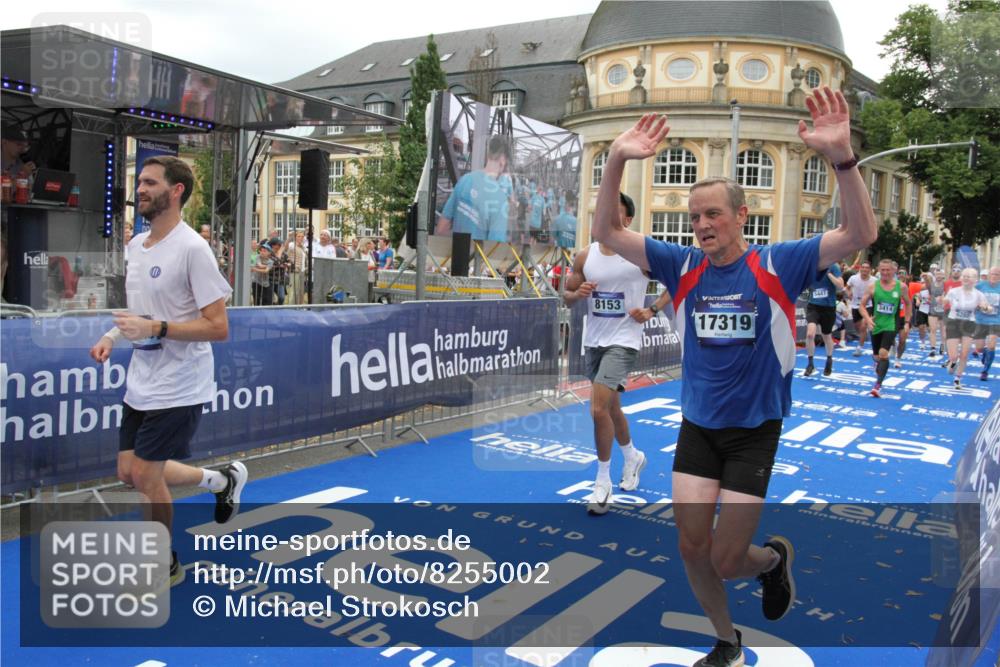 29.06.2025 - hella hamburg halbmarathon Michael Strokosch http://msf.ph/oto/8255002 29.06.2025 10:50:35 Ziel 1750, 3414, 4127, 5447, 6282, 7397, 8153, 8576, 11214, 11455, 12624, 13812, 14626, 15803, 16806, 17179, 17247, 17319, 18006 meine-sportfotos.de