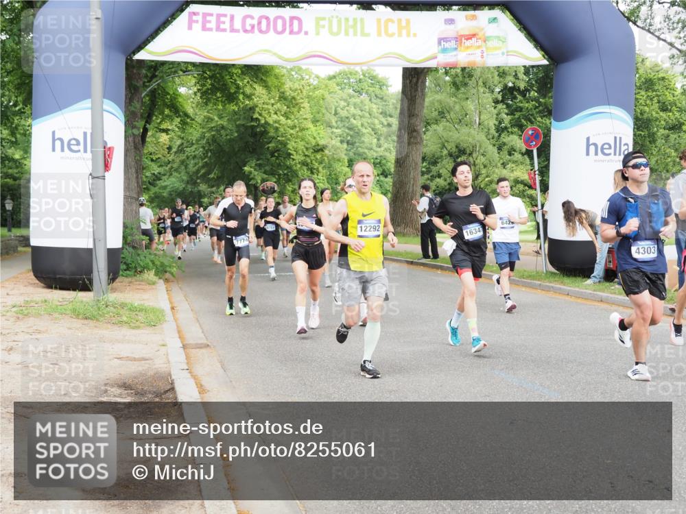 29.06.2025 - hella hamburg halbmarathon MichiJ http://msf.ph/oto/8255061 29.06.2025 10:29:19 Zwischen KM18-KM19 1912, 2797, 4303, 5050, 6429, 6495, 6771, 7774, 9640, 9979, 11767, 12292, 13457, 15493, 15542, 16201, 16347, 16580, 17971, 18192, 18573, 18802 meine-sportfotos.de