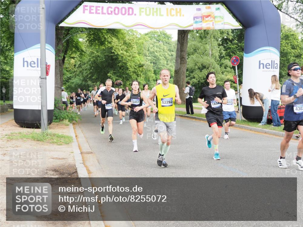 29.06.2025 - hella hamburg halbmarathon MichiJ http://msf.ph/oto/8255072 29.06.2025 10:29:20 Zwischen KM18-KM19 1912, 2797, 4303, 5050, 6429, 6495, 6771, 7774, 9640, 9979, 10783, 12292, 13457, 15493, 15542, 16201, 16347, 16580, 17971, 18192, 18573, 18802 meine-sportfotos.de