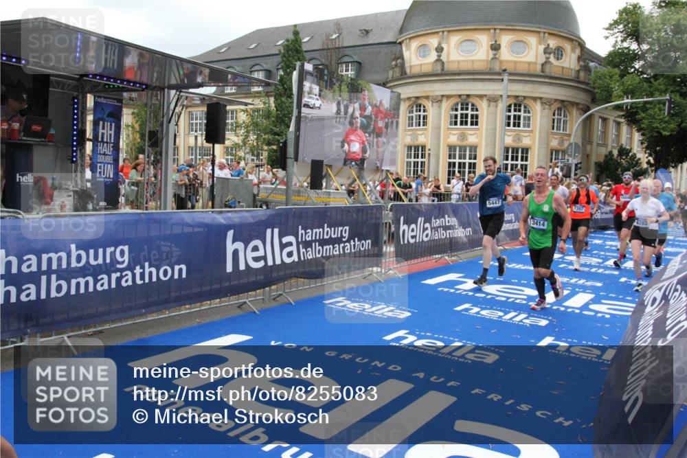 29.06.2025 - hella hamburg halbmarathon Michael Strokosch http://msf.ph/oto/8255083 29.06.2025 10:50:36 Ziel 1399, 1750, 3414, 4127, 4346, 5447, 6282, 7397, 7786, 8153, 8576, 9057, 11214, 11455, 13812, 14626, 15519, 15803, 16806, 17179, 17247, 17319, 18006 meine-sportfotos.de