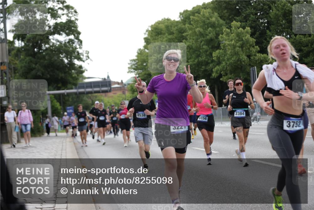 29.06.2025 - hella hamburg halbmarathon Jannik Wohlers http://msf.ph/oto/8255098 29.06.2025 10:31:33 Lombardsbrücke 1311, 1373, 2384, 2672, 2831, 2832, 3221, 3239, 3358, 3751, 3752, 4877, 5156, 5601, 6160, 6718, 6727, 7295, 7334, 7344, 7570, 7695, 7789, 7816, 7898, 8304, 8538, 8620, 9078, 10148, 10653, 11462, 12319, 12663, 12755, 13026, 14536, 14793, 16200, 16310, 17118, 17342, 17958, 18283, 18369, 18428, 18629, 18838, 18931 meine-sportfotos.de